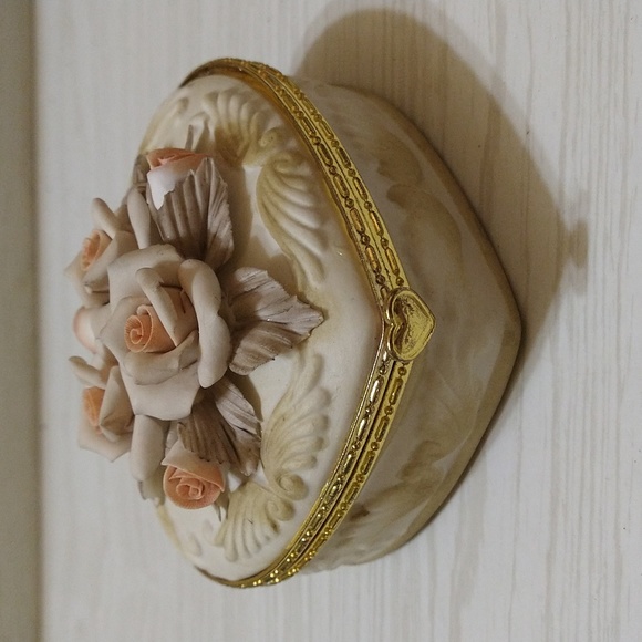 Vintage Bisque Porcelain Jewelry Box With Roses and Gold Trimming - Picture 2 of 4